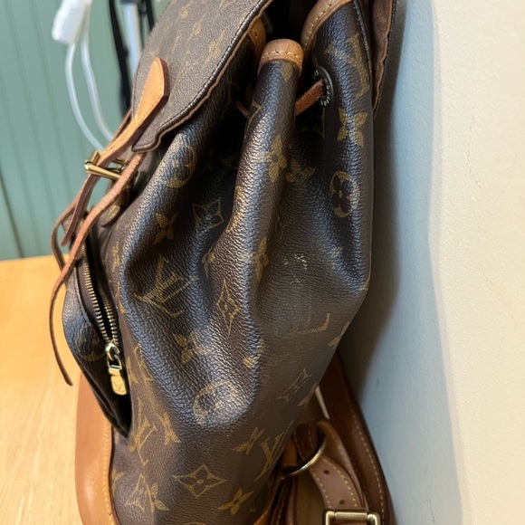 LV Montsouris Backpack MM - Picture 2 of 16